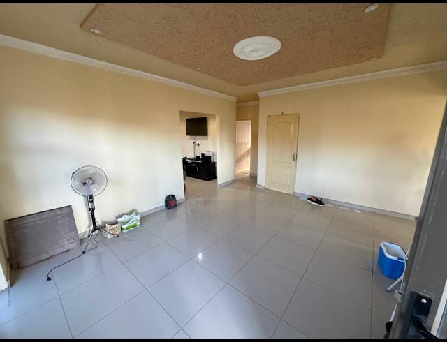 3 BEDROOM HOUSE TO LET IN GOLDEN GARDENS